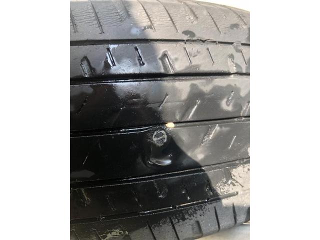 パンクからのタイヤ交換とスズキ　エブリィ　車検　整備【岡山県　岡山市南区で持込でのタイヤ交換・ドライブレコーダー・ナビ等のパーツ取付・コーティング施工・車検・修理の事なら”オートサービス坪井石油”へ！】