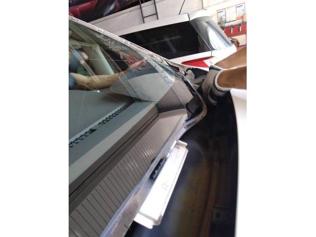 トヨタ　ノア　ガラス　飛び石　傷　ヒビ　修理【岡山県　岡山市南区で持込でのタイヤ交換・ドライブレコーダー・ナビ等のパーツ取付・コーティング施工・車検・修理の事なら”オートサービス坪井石油”へ！】