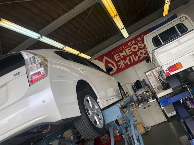 フル稼働！トヨタ　プリウス　ダイハツ　ハイゼット　納車整備！【岡山県　岡山市南区で持込でのタイヤ交換・ドライブレコーダー・ナビ等のパーツ取付・コーティング施工・車検・修理の事なら”オートサービス坪井石油”へ！！