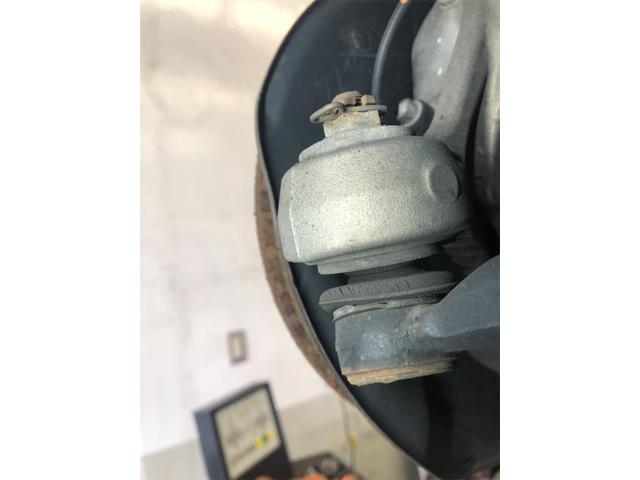 フル稼働！トヨタ　プリウス　ダイハツ　ハイゼット　納車整備！【岡山県　岡山市南区で持込でのタイヤ交換・ドライブレコーダー・ナビ等のパーツ取付・コーティング施工・車検・修理の事なら”オートサービス坪井石油”へ！！