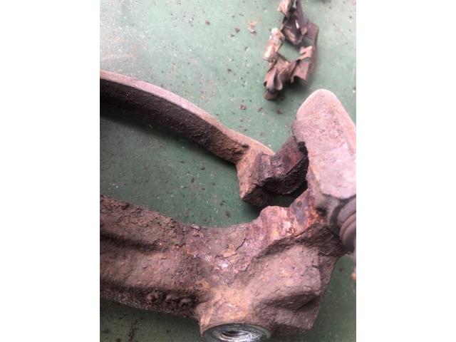 フル稼働！トヨタ　プリウス　ダイハツ　ハイゼット　納車整備！【岡山県　岡山市南区で持込でのタイヤ交換・ドライブレコーダー・ナビ等のパーツ取付・コーティング施工・車検・修理の事なら”オートサービス坪井石油”へ！！