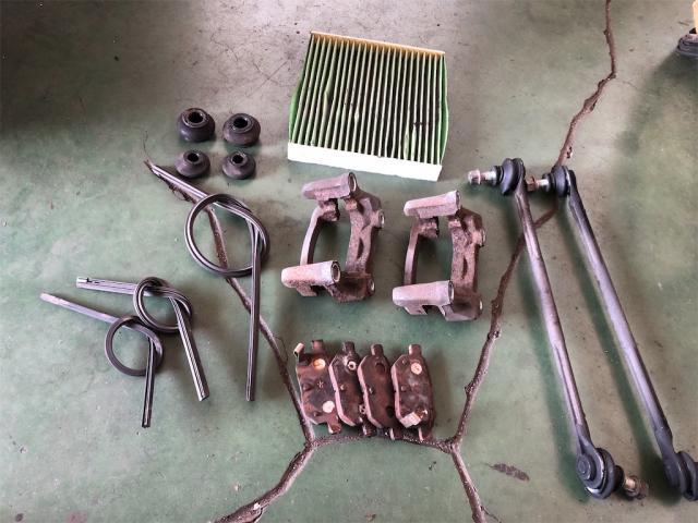 フル稼働！トヨタ　プリウス　ダイハツ　ハイゼット　納車整備！【岡山県　岡山市南区で持込でのタイヤ交換・ドライブレコーダー・ナビ等のパーツ取付・コーティング施工・車検・修理の事なら”オートサービス坪井石油”へ！！