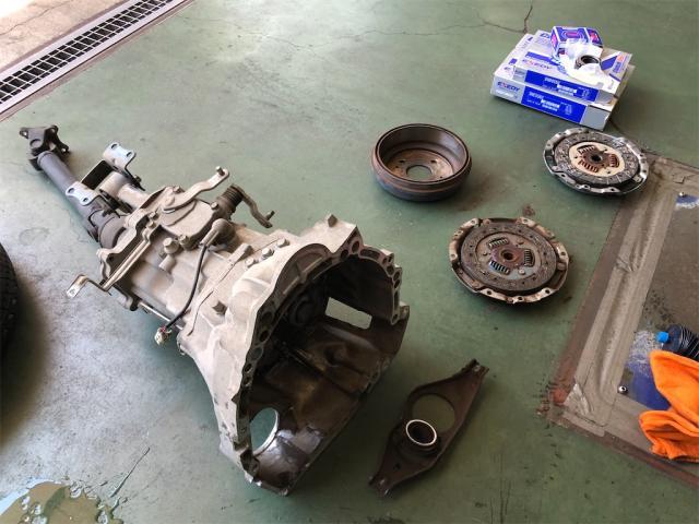 フル稼働！トヨタ　プリウス　ダイハツ　ハイゼット　納車整備！【岡山県　岡山市南区で持込でのタイヤ交換・ドライブレコーダー・ナビ等のパーツ取付・コーティング施工・車検・修理の事なら”オートサービス坪井石油”へ！！