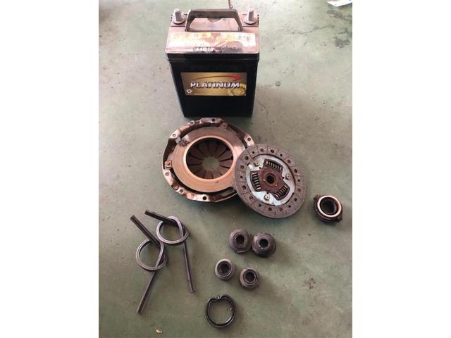 フル稼働！トヨタ　プリウス　ダイハツ　ハイゼット　納車整備！【岡山県　岡山市南区で持込でのタイヤ交換・ドライブレコーダー・ナビ等のパーツ取付・コーティング施工・車検・修理の事なら”オートサービス坪井石油”へ！！