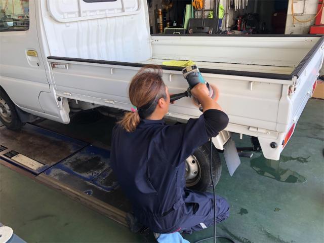 びっしょり！！スズキ　キャリー　外装　磨き　施工【岡山県　岡山市南区で持込でのタイヤ交換・ドライブレコーダー・ナビ等のパーツ取付・コーティング施工・車検・修理の事なら”オートサービス坪井石油”へ！！