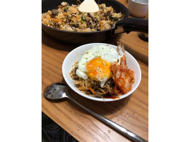 焼きビビンバ！！【岡山県　岡山市南区で持込でのタイヤ交換・ドライブレコーダー・ナビ等のパーツ取付・コーティング施工・車検・修理の事なら”オートサービス坪井石油”へ！！