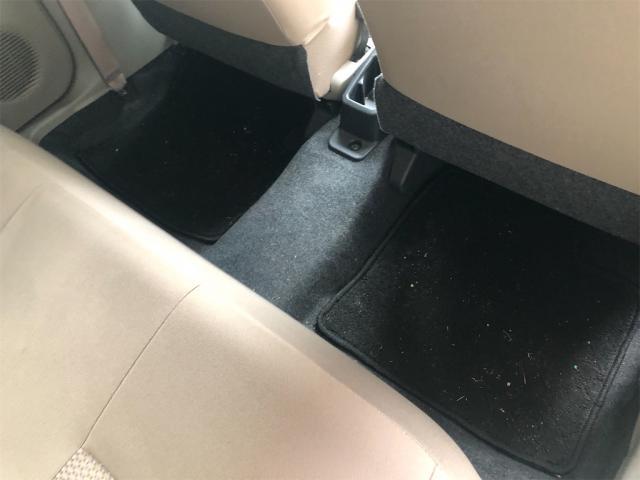 当店の室内清掃はこの様な感じで１台１台丁寧に清掃してます！【岡山県　岡山市南区で持込でのタイヤ交換・ドライブレコーダー・ナビ等のパーツ取付・コーティング施工・車検・修理の事なら”オートサービス坪井石油”へ！！