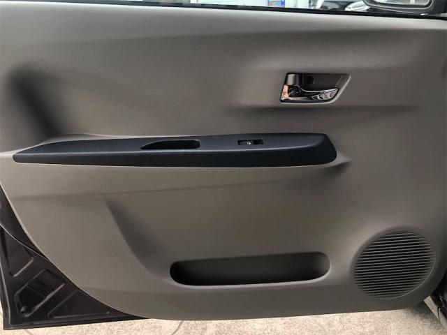 当店の室内清掃はこの様な感じで１台１台丁寧に清掃してます！【岡山県　岡山市南区で持込でのタイヤ交換・ドライブレコーダー・ナビ等のパーツ取付・コーティング施工・車検・修理の事なら”オートサービス坪井石油”へ！！