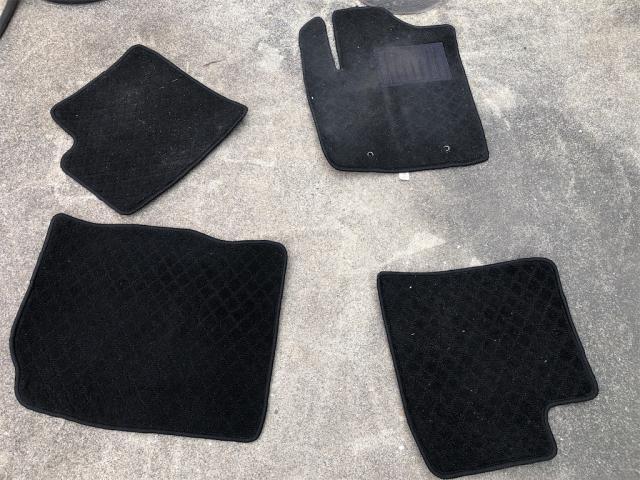 当店の室内清掃はこの様な感じで１台１台丁寧に清掃してます！【岡山県　岡山市南区で持込でのタイヤ交換・ドライブレコーダー・ナビ等のパーツ取付・コーティング施工・車検・修理の事なら”オートサービス坪井石油”へ！！