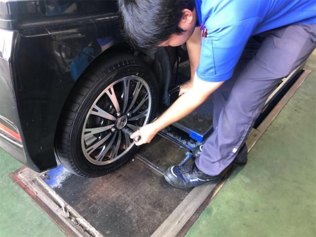 ホンダ　Ｎ-ＢＯＸカスタム　タイヤ交換【岡山県　岡山市南区で持込でのタイヤ交換・ドライブレコーダー・ナビ等のパーツ取付・コーティング施工・車検・修理の事なら”オートサービス坪井石油”へ！！