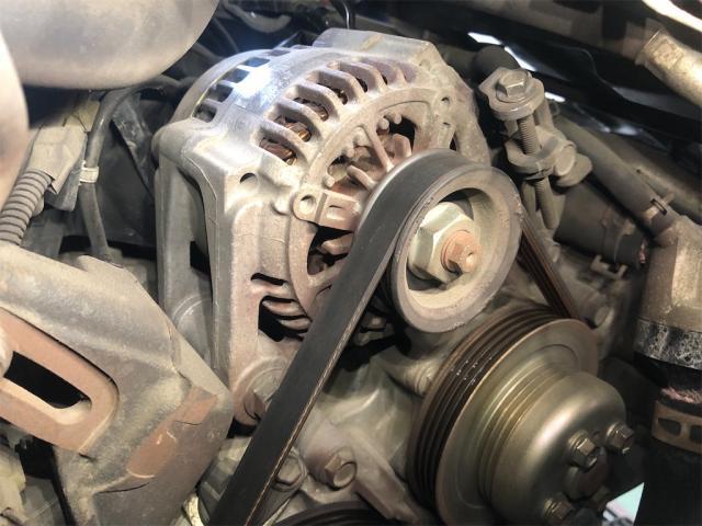 ダイハツ　ハイゼット　バッテリーマーク　警告灯　点灯　修理【岡山県　岡山市南区で持込でのタイヤ交換・ドライブレコーダー・ナビ等のパーツ取付・コーティング施工・車検・修理の事なら”オートサービス坪井石油”へ！！