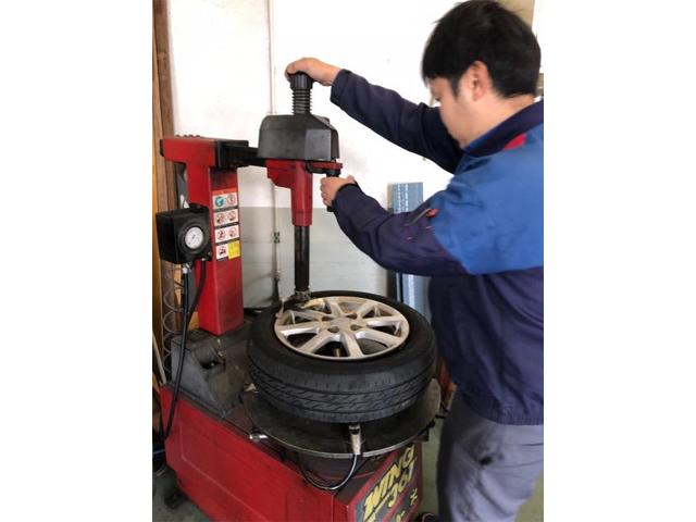 ダイハツ　ウエイク　タイヤ交換　ダイハツ　ムーブ　ブレーキパッド交換【岡山県　岡山市南区で持込でのタイヤ交換・ドライブレコーダー・ナビ等のパーツ取付・コーティング施工・車検・修理の事なら”オートサービス坪井石油”へ！！