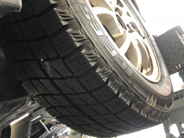 トヨタ　プリウスα　スタッドレスタイヤ交換【岡山県　岡山市南区で持込でのタイヤ交換・ドライブレコーダー・ナビ等のパーツ取付・コーティング施工・車検・修理の事なら”オートサービス坪井石油”へ！！