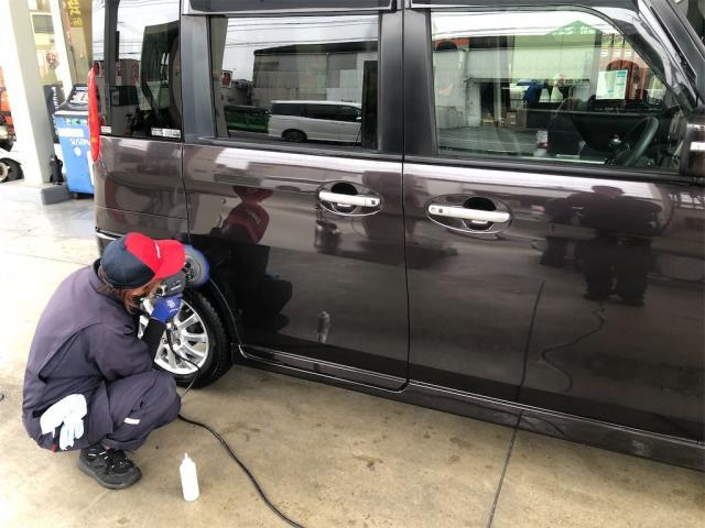 マツダ　フレアワゴン　室内クリーニング　ボディ磨き【岡山県　岡山市南区で持込でのタイヤ交換・ドライブレコーダー・ナビ等のパーツ取付・コーティング施工・車検・修理の事なら”オートサービス坪井石油”へ！！