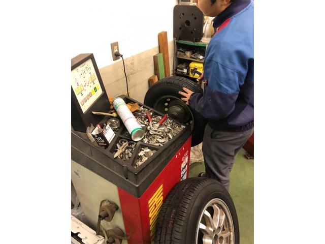 スズキ　アルト　エンジン始動時異音がする・・・ベルト交換　修理【岡山県　岡山市南区で持込でのタイヤ交換・ドライブレコーダー・ナビ等のパーツ取付・コーティング施工・車検・修理の事なら”オートサービス坪井石油”へ！！