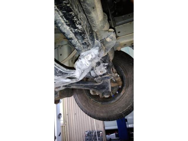 トヨタ　ライトエーストラック　フロントメンバー　交換　修理【山口県　宇部市で持込でのタイヤ交換・パーツ取付・オイル交換　車検　修理　整備の事なら　カーファントム　へお気軽にご相談下さい！】