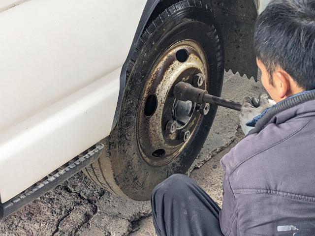 3tダンプ　タイヤ交換　パンク　交換　ダンプカー　岡山市北区　総社市　倉敷市　吉備中央町　高梁市　岡山市南区　岡山市中区　岡山市東区