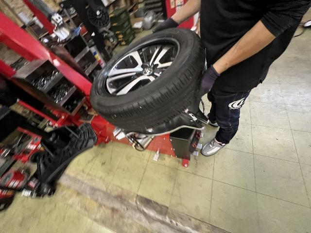 ツーエル 神辺店！ダイハツ ロッキー 195/60R17 ダンロップ 交換！中古タイヤもツーエルにお任せください(^^)/【広島県 福山市 箕島町 神辺町 岡山県 井原市 笠岡市 倉敷市 】バースト パンク 夏タイヤ フロント 買取 オイル