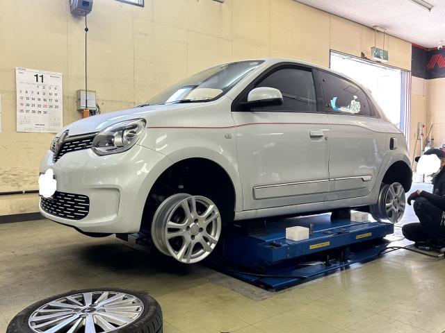 ツーエル 神辺店！ルノー トゥインゴ 185/60R15 冬タイヤホイールセット交換！試着もツーエルにお任せください(^^)/【広島県 福山市 福山駅 西桜町 箕島町 神辺町 岡山県 井原市 笠岡市 倉敷市 山手町 駅家町 】中古 外車車