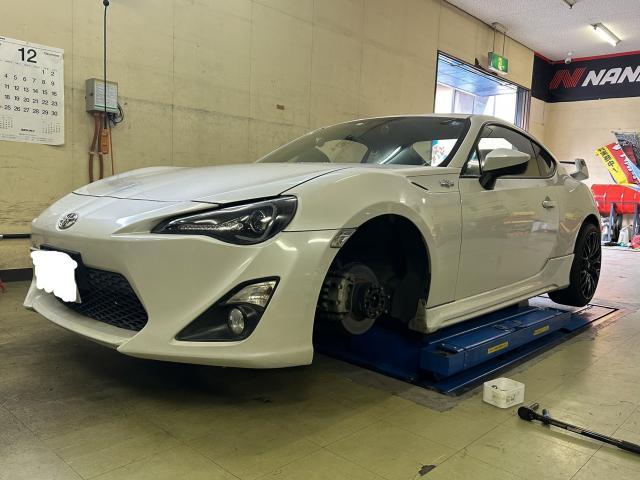 ツーエル 神辺店！トヨタ 86 フロント 裏組交換！持込もツーエルにお任せください(^^)/【広島県 福山市 福山駅 西桜町 箕島町 神辺町 岡山県 井原市 笠岡市 倉敷市 山手町 駅家町 】225/35R18 ナンカン NS-2 持ち込み