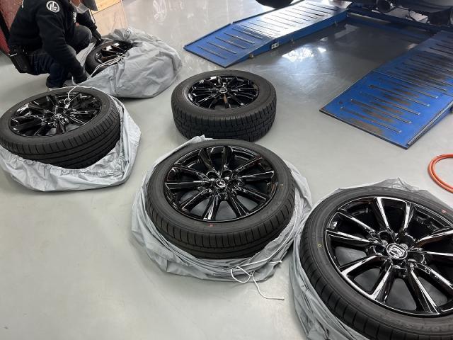 ツーエル 中央店！マツダ MAZDA3 215/45R18 TOYO夏から冬タイヤへの履き替え交換！持ち込みもツーエルにお任せください(^^)/【広島県 福山市 福山駅 西桜町 箕島町 神辺町 岡山県 井原市 笠岡市 倉敷市 山手町 駅家町