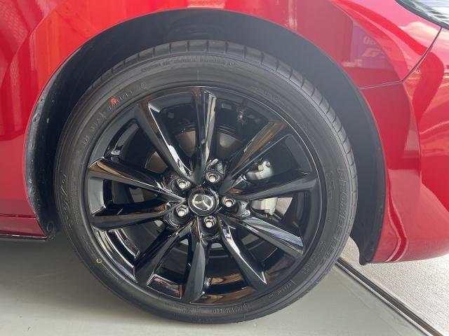 ツーエル 中央店！マツダ MAZDA3 215/45R18 TOYO夏から冬タイヤへの履き替え交換！持ち込みもツーエルにお任せください(^^)/【広島県 福山市 福山駅 西桜町 箕島町 神辺町 岡山県 井原市 笠岡市 倉敷市 山手町 駅家町