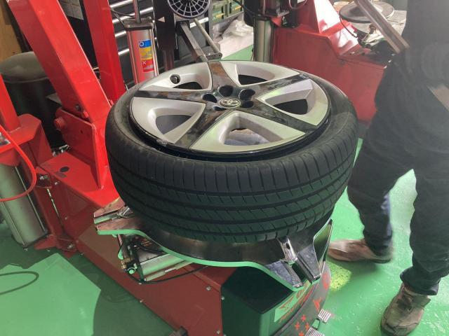 ツーエル 箕島店！トヨタ プリウス 215/45R17 中古 ミネルバ タイヤ交換！中古タイヤ交換もお任せください(^^)/【広島県 福山市 福山駅 西桜町 箕島町 神辺町 岡山県 井原市 笠岡市 倉敷市 山手町 駅家町 】買取 ホイール