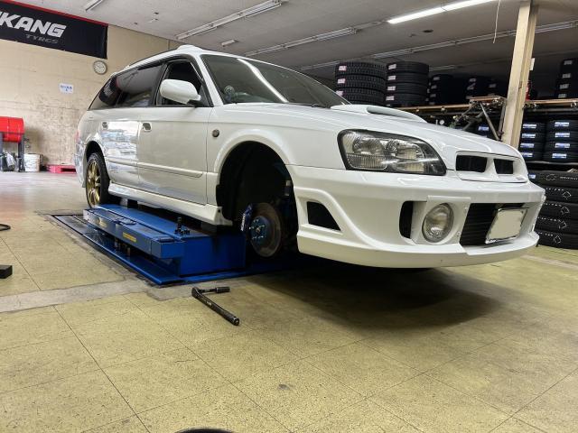 ツーエル 神辺店！スバル レガシィ 落下物踏んでパンク！225/45R17 タイヤ・ホイール交換！中古もお任せください(^^)/【広島県 福山市 福山駅 西桜町 箕島町 神辺町 岡山県 井原市 笠岡市 倉敷市 山手町 駅家町 】