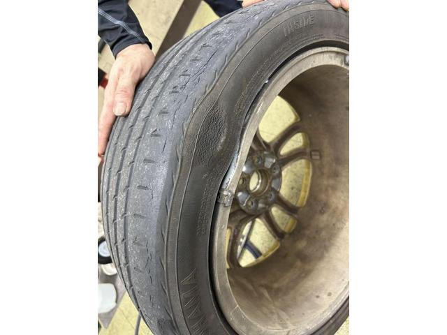ツーエル 神辺店！スバル レガシィ 落下物踏んでパンク！225/45R17 タイヤ・ホイール交換！中古もお任せください(^^)/【広島県 福山市 福山駅 西桜町 箕島町 神辺町 岡山県 井原市 笠岡市 倉敷市 山手町 駅家町 】