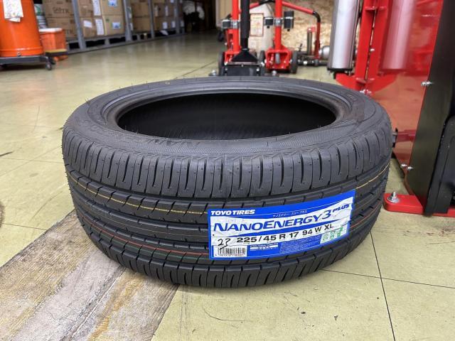 ツーエル 神辺店！スバル レガシィ 落下物踏んでパンク！225/45R17 タイヤ・ホイール交換！中古もお任せください(^^)/【広島県 福山市 福山駅 西桜町 箕島町 神辺町 岡山県 井原市 笠岡市 倉敷市 山手町 駅家町 】