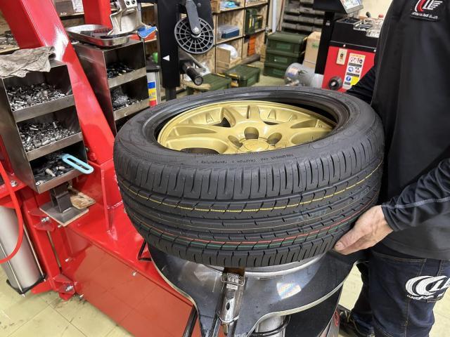 ツーエル 神辺店！スバル レガシィ 落下物踏んでパンク！225/45R17 タイヤ・ホイール交換！中古もお任せください(^^)/【広島県 福山市 福山駅 西桜町 箕島町 神辺町 岡山県 井原市 笠岡市 倉敷市 山手町 駅家町 】
