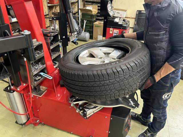 ツーエル 神辺店！ABA-WK36 三菱 ジープ パンクの為ご来店！265/60R18 ミシュラン 持ち込み交換！持込タイヤ・ホイールもお任せください(^^)/【広島県 福山市  箕島町 神辺町 駅家町 岡山県 井原市 笠岡市 倉敷市】