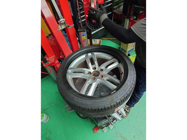 ツーエル 箕島店！パンク箇所からエア漏れ！アウディ Ａ４ NANKANG 245/40R18 AS-1 タイヤ交換！ナンカンタイヤもお任せください(^^)/【広島県 福山市  箕島町 神辺町 駅家町 岡山県 井原市 笠岡市 倉敷市】