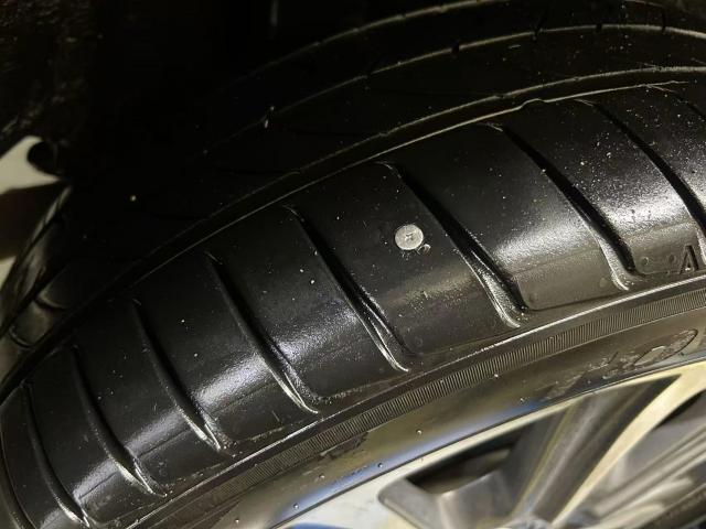 ツーエル 神辺店！ミニバン トヨタ ヴォクシー 205/60R16 外側からパンク修理！タイヤ修理もお任せください(^^)/【広島県 福山市  箕島町 神辺町 駅家町 岡山県 井原市 笠岡市 倉敷市】