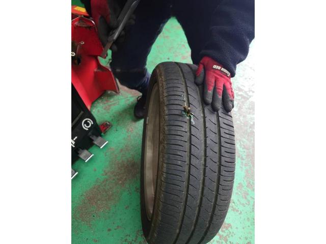 ツーエル 箕島店！16インチ！ダイハツ ムーヴ 165/50R16 釘踏んだ為パンク修理！タイヤ外側・内側修理もお任せください(^^)/【広島県 福山市  箕島町 神辺町 駅家町 岡山県 井原市 笠岡市 倉敷市】