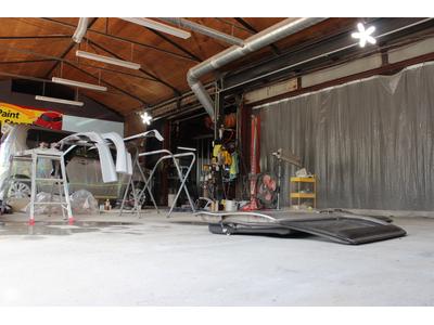 当店は自社の板金工場と併設しています!