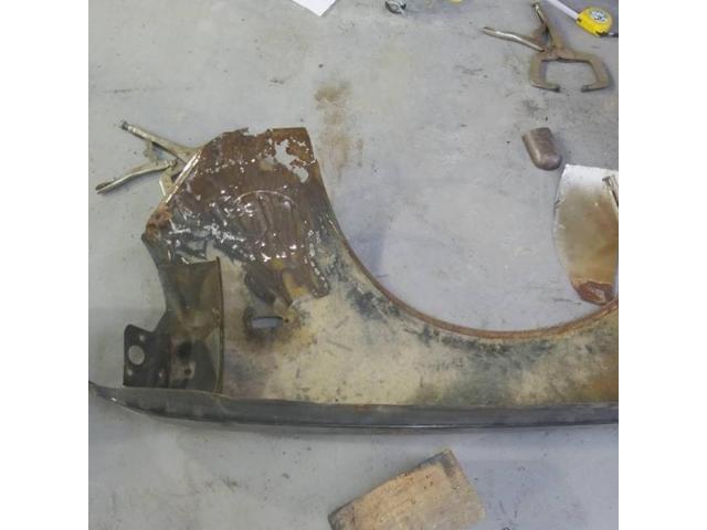 セリカ　フェンダー　鈑金　修理【広島県　福山市・府中市・井原市でキズ・凹み修理・事故による鈑金・塗装修理・持込でのパーツ取付ならピュアオート　川北店へ！見積もり無料！】