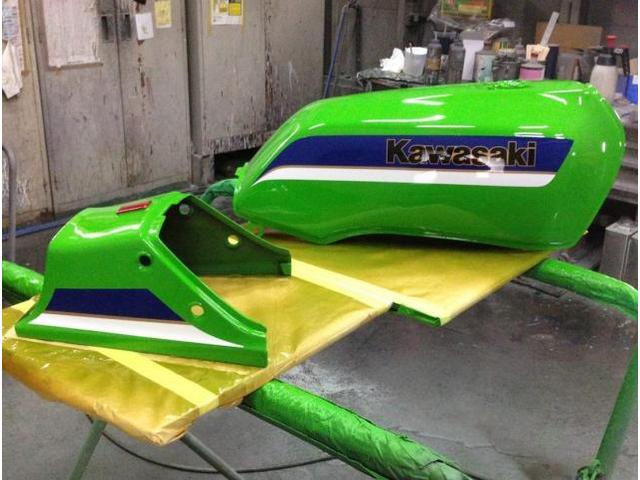 バイクのタンク、パーツ　塗装【広島県　福山市・府中市・井原市でキズ・凹み修理・事故による鈑金・塗装修理・持込でのパーツ取付ならピュアオート　川北店へ！見積もり無料！】