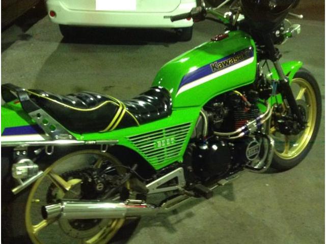 バイクのタンク、パーツ　塗装【広島県　福山市・府中市・井原市でキズ・凹み修理・事故による鈑金・塗装修理・持込でのパーツ取付ならピュアオート　川北店へ！見積もり無料！】