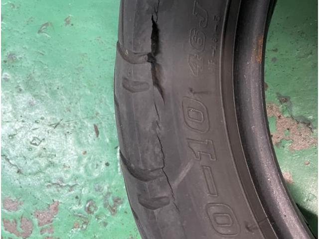 スクーター　タイヤ交換【広島県　福山市・府中市・井原市でキズ・凹み修理・事故による鈑金・塗装修理・持込でのパーツ取付ならピュアオート　川北店へ！見積もり無料！】