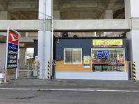 山陽本線三原駅から徒歩で約６分の場所にあります。高架ガードを西へお進みください１