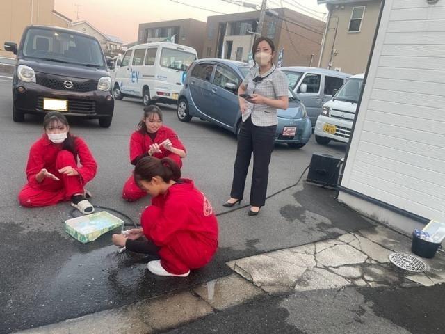 今度はペンキ塗り職人！（田中）【尾道市　福山市　三原市でお車の整備・車検・メンテナンス・修理/ 板金・塗装　全部マルっと　カープランニング広島　へまかせんさい！！】