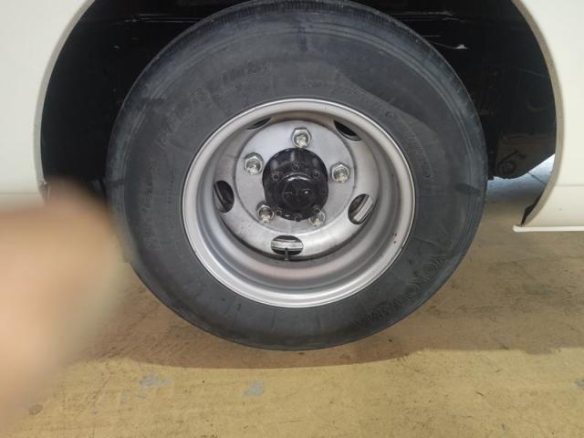 レンタカーバスタイヤ付替（ホリデー・村木）【尾道市　福山市　三原市でお車の整備・車検・メンテナンス・修理/ 板金・塗装　全部マルっと　カープランニング広島　へまかせんさい！！】