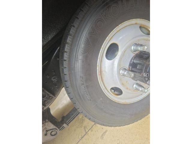 レンタカーバスタイヤ付替（ホリデー・村木）【尾道市　福山市　三原市でお車の整備・車検・メンテナンス・修理/ 板金・塗装　全部マルっと　カープランニング広島　へまかせんさい！！】