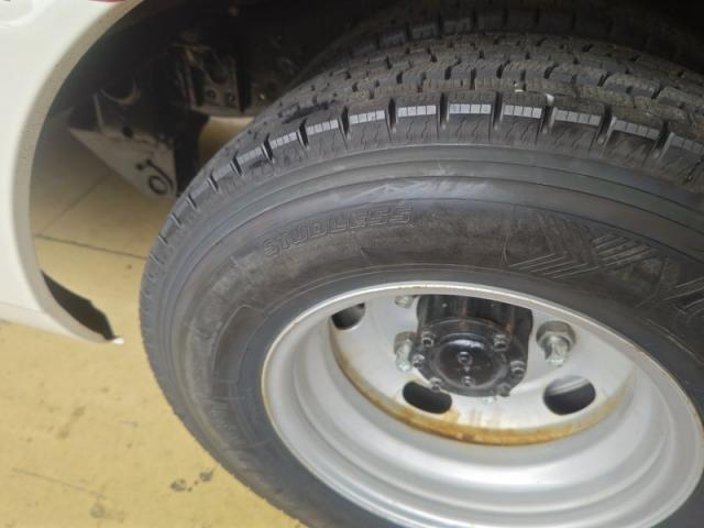 レンタカーバスタイヤ付替（ホリデー・村木）【尾道市　福山市　三原市でお車の整備・車検・メンテナンス・修理/ 板金・塗装　全部マルっと　カープランニング広島　へまかせんさい！！】