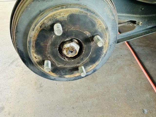 モコ リアハブベアリング交換 (ホリデー狩野)【尾道市　福山市　三原市でお車の整備・車検・メンテナンス・修理/ 板金・塗装　全部マルっと　カープランニング広島　へまかせんさい！！】