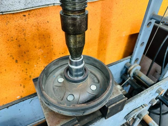 モコ リアハブベアリング交換 (ホリデー狩野)【尾道市　福山市　三原市でお車の整備・車検・メンテナンス・修理/ 板金・塗装　全部マルっと　カープランニング広島　へまかせんさい！！】