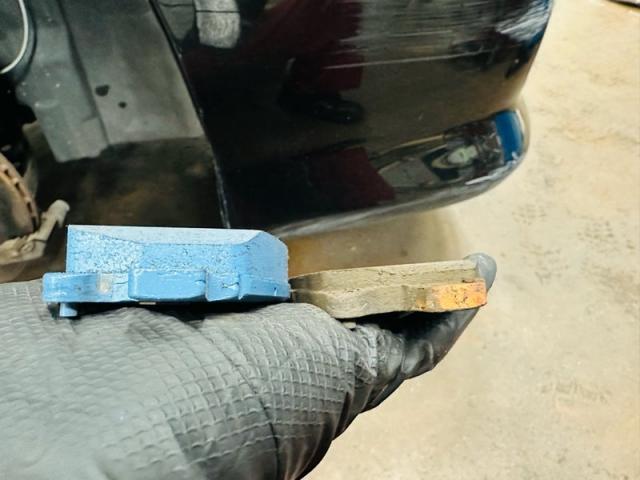 セレナ ブレーキパッド交換 (ホリデー狩野)【尾道市　福山市　三原市でお車の整備・車検・メンテナンス・修理/ 板金・塗装　全部マルっと　カープランニング広島　へまかせんさい！！】