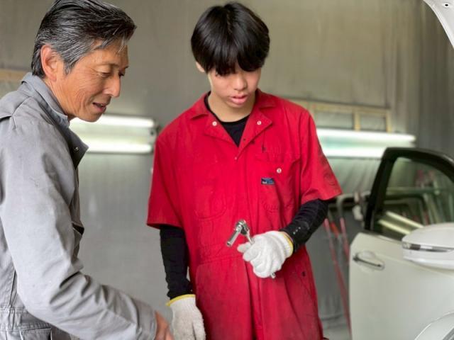 鈑金塗装の越智ヒロト（田頭）【尾道市　福山市　三原市でお車の整備・車検・メンテナンス・修理/ 板金・塗装　全部マルっと　カープランニング広島　へまかせんさい！！】