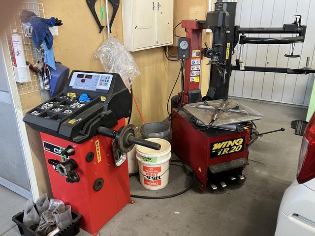 持込でのタイヤ交換大歓迎受付中！！ネットで購入された方などお気軽にお問い合わせください！！